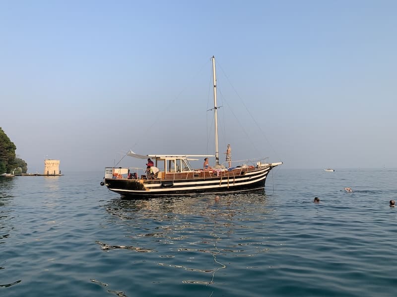 Tuffo di gruppo di fronte all'Isola del Garda con la Scoamar